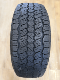 275/55R20 VREDESTEIN