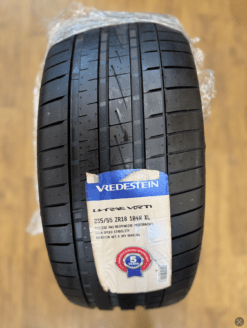235/55R18 VREDESTEIN